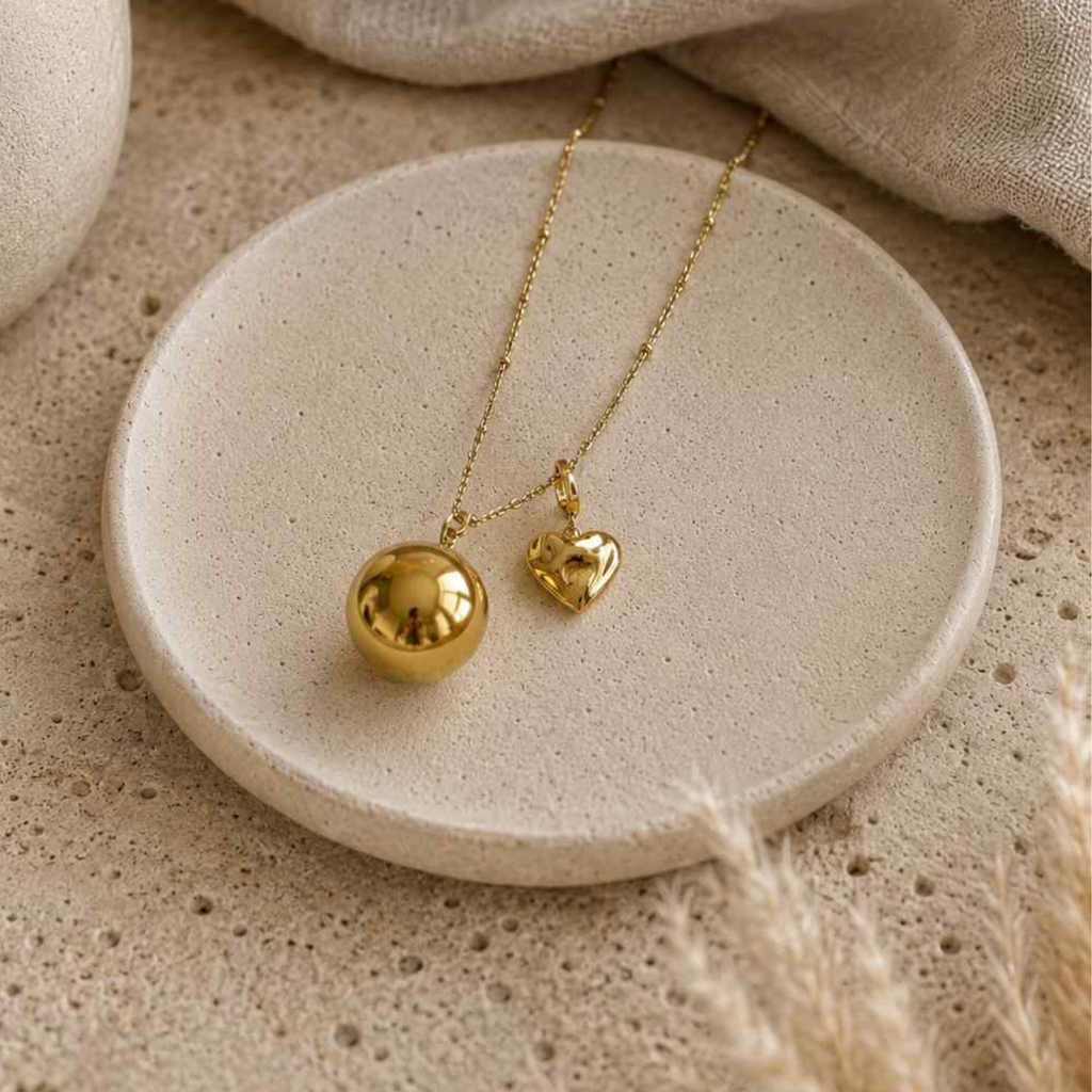 Bola de grossesse et son charm personnalisé coeur. Bijou de maternité, de grossesse. 