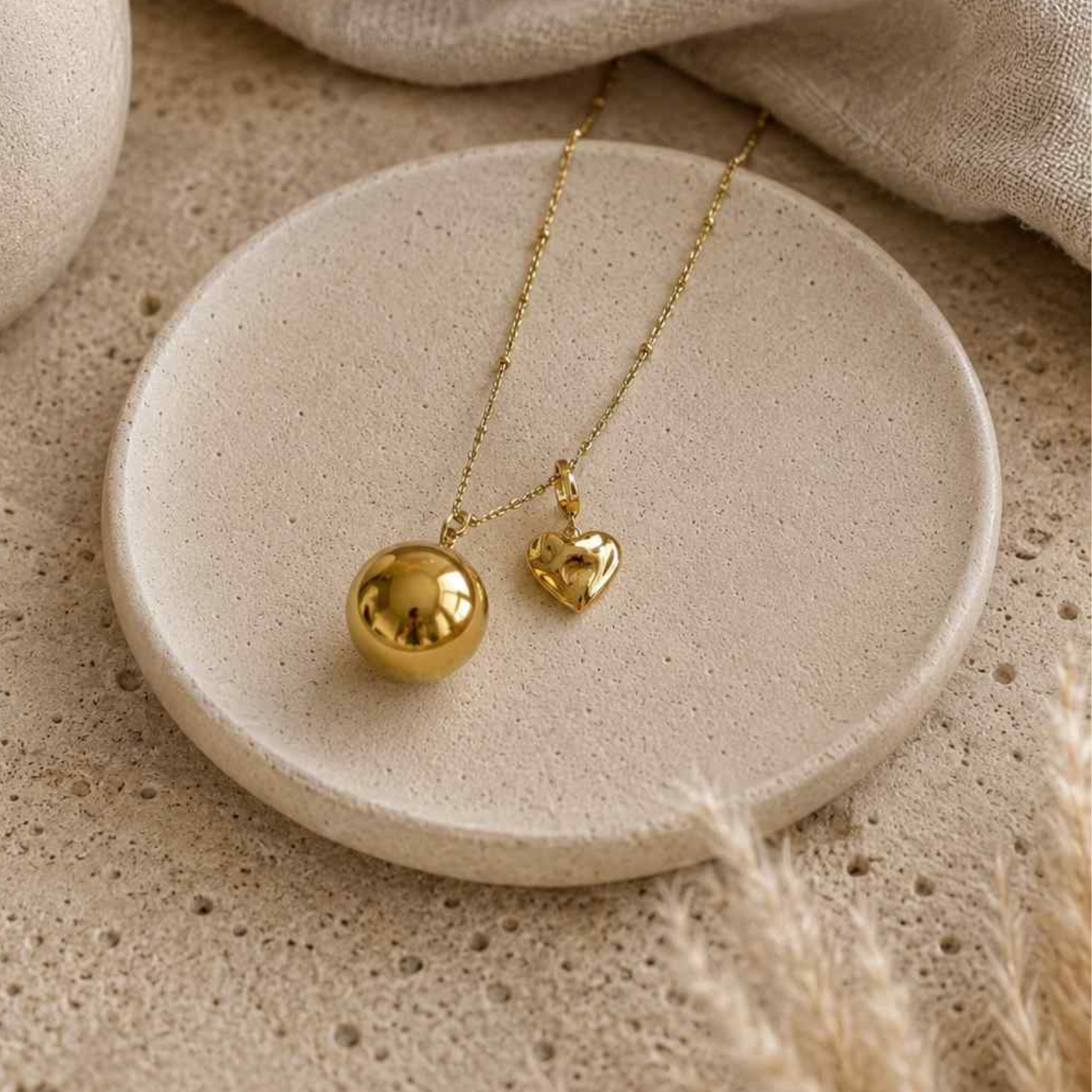Bola de grossesse et son charm personnalisé coeur. Bijou de maternité, de grossesse. 