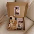 coffret trio composé d'un bola et son charm au choix, d'un guide de la grossesse  Hello Baby Mama et d'un doudou personnalisable