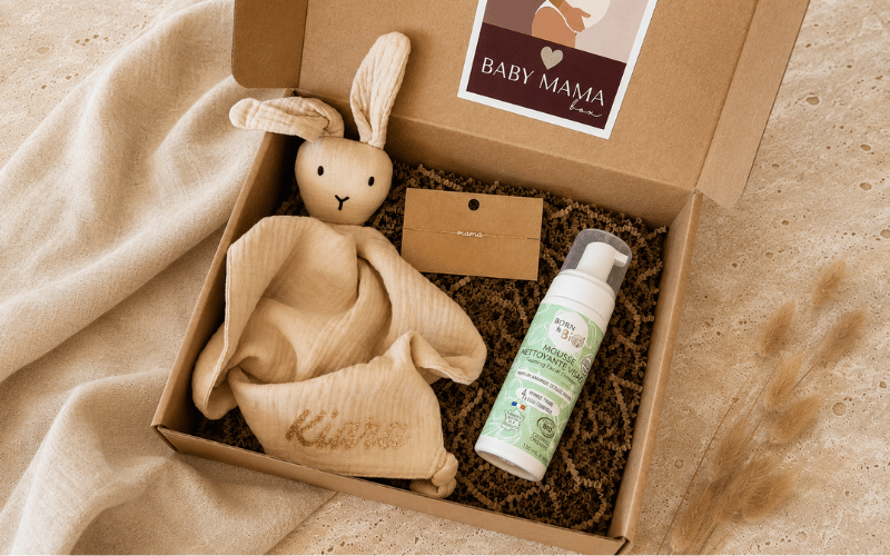 Box a composer contenant des articles personnalisés pour bébé et un bijou de maternité, idéal cadeau