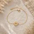 Bracelet chance en acier inoxydable, médaille martelée, trèfle au centre. Bijou de maternité. 